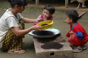 Gender research also happens at household level. Photo: Jan van der Ploeg/CIFOR