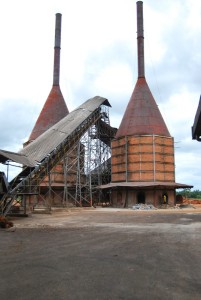 Oil palm mill in Indonesia. Photo: Agus Andrianto/CIFOR