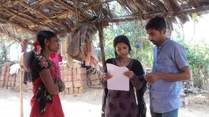 Conducting interviews according to 5Capitals-G training. Photo: Bioversity International