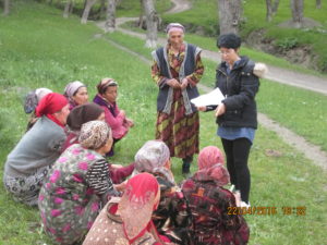 Focus group discussion in Forish Forestry Enterprise, Jizzakh Province, Uzbekistan. Photo: N. Muhsimov/Uzbek Republican Scientific and Production Centre of Ornamental Gardening and Forestry